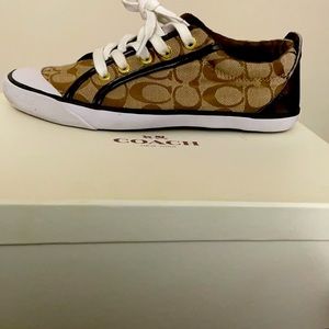 Authentic Coach Shoes- Classic size 8. These shoes have been worn 2x. Like New